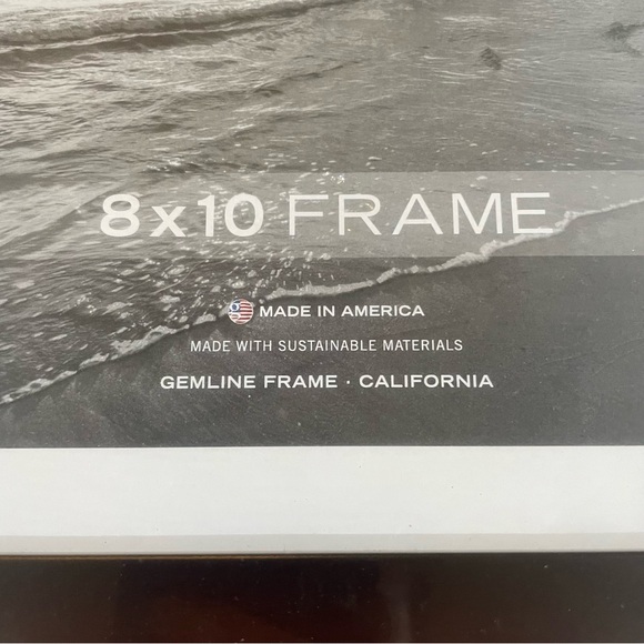 Brand New GEMLINE Cherry Wood 8 x 10 Wall Frame - Picture 3 of 9